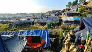 Walking through camp Rohingya
