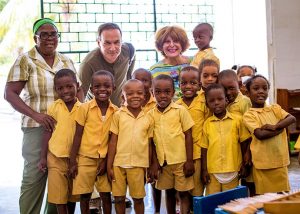 Mahnaz Javid poses with students and faculty of the Zunuzi school in Haiti